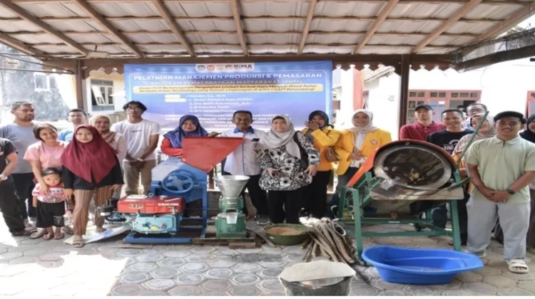 ITS Mandala Bantu AIKO Craft Banyuwangi Olah Serbuk Kayu Jadi Wood Pellet