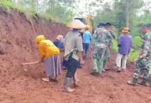 Pengerjaan Proyek TMMD Dibantu Kalangan Ibu