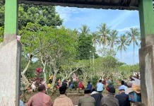 Nyekar Jadi Ruang Sunyi Warga Bondowoso Jelang Ramadan