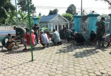 Lintas Agama Lumajang Bersihkan Masjid jelang Ramadhan