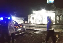 Polisi Padang Lumajang Amankan Sholat Tarawih