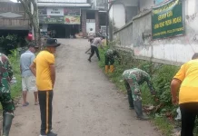 Warga Padang Lumajang Bersihkan Fasum Sambut Ramadhan