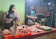 Harga Daging Ayam Turun Menjadi Rp35.000 per kilogram