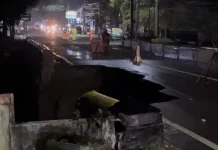 Separuh Badan Jalan Ambrol, Jembatan Sentong Ditutup Total