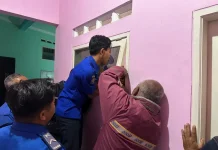 Damkar Bondowoso Evakuasi Balita Terkunci Kamar