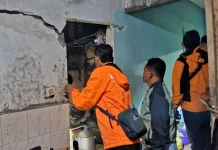 Longsor Blindungan Rusak Lima Rumah Warga
