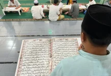 Warga Binaan Lapas Banyuwangi Selesai Menulis Al-Qur’an Raksasa