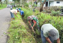 Warga Randuagung Lumajang Kerja Bakti Antisipasi Banjir