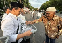 BSMN Banyuwangi Bagikan 1.100 Paket Takjil di Pusat Kota