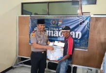 Polres Gandeng PWI Beri Santunan Sopir Angkot Terdampak Jembatan Sentong