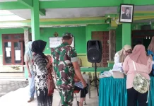 TNI Dampingi Posyandu Balita di Rowokangkung Lumajang