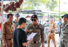 Pemkab Jember Tertibkan Lapak PKL dan Spanduk, Wujudkan Gerakan ASRI