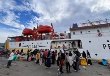 Pemudik Sapudi Mulai Padati Pelabuhan Tanjungwangi Banyuwangi