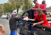 Semarak Ramadan, Warga Tionghoa Bagikan Ratusan Takjil