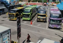 Pelabuhan Ketapang Dipadati Bus dan Kendaraan Pribadi pada H-7 Lebaran