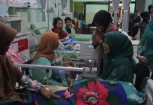 TP PKK Jember Berbagi Takjil untuk Pasien RSUD Kalisat