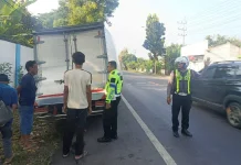 Truk Box Tabrak Pohon di Kalipuro Banyuwangi, Tiga Luka