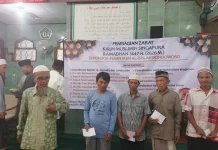Al Islah Bagikan Ribuan Zakat, Penerima Dari Tapal Kuda