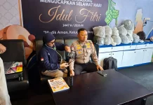 Petugas Kesehatan di Lumajang Periksa kesehatan Personil Gabungan di Posyan