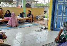 Tenaga Kesehatan Berikan Pelayanan pada Lansia di Lumajang