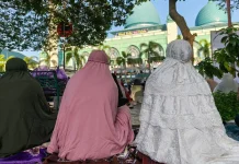 Ribuan Jamaah Padati Masjid Agung Baiturrahman Banyuwangi saat Salat Id