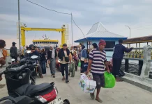 Arus Balik: Ratusan Warga Kepulauan Memadati Pelabuhan Jangkar