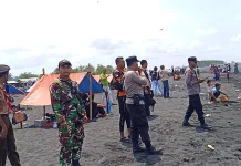 Petugas Pantau Objek Wisata pada Libur Lebaran di Lumajang