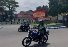 Momen Lebaran,Area Jalan Kampus UNEJ Masih Lenggang