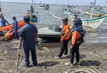 Penumpang Kapal Rute Jangkar-Raas Jatuh saat Berlayar