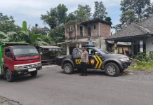 Polisi di Lumajang Patroli Kawasan Rawan
