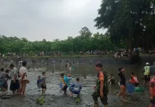 Aparat Bersama Warga Tekung Lumajang Antisipasi Banjir dan Dorong Perekonomian