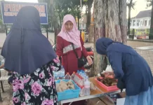 PKL Keluhkan Harga Gelas Plastik Naik 70 persen