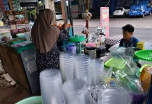 Harga Plastik Naik 70 Persen, UMKM Banyuwangi Tertekan
