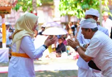 Ribuan Umat Hindu Padati Giri Salaka Rayakan Pagerwesi