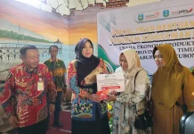 Ratusan Warga Miskin Ekstrem di Situbondo Dapat UEP