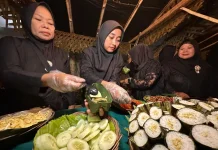 Sego Lemeng dan Kopi Uthek Pikat Wisatawan