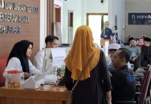 Kemenhaj Jember Bagikan 2.300 Koper Haji ke Calon Jemaah
