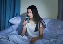 Minum Air Putih sebelum Tidur, Apakah Baik untuk Kesehatan?