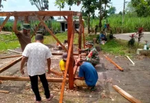 Warga Bangun Poskamling Tingkatkan Keamanan Lingkungan