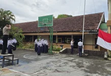 Polsek Tempeh Edukasi Pelajar Tertib Lalu Lintas