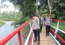 Warga Desa Tiris Probolinggo Senang Akses Jembatan Lancar