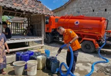 BPBD Bondowoso Salurkan Air Bersih ke Desa Kekeringan