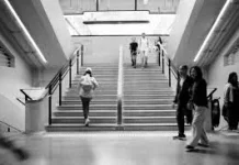 Sering jalan di kantor dan naik tangga, apakah sudah termasuk olahraga?