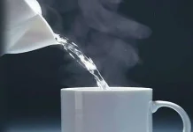 Rutin minum air hangat setiap pagi, apa efeknya ke tubuh?