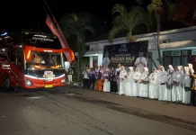 Bupati dan Wakil Bupati Lumajang Lepas Para Jamaah Haji