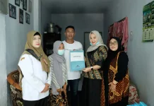 Dewi Natalia Perkuat Semangat Kepedulian Sosial bagi Warga Klakah Utara