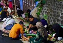 Tumpeng Sewu, Ribuan Warga Kemiren Duduk Bersama dalam Doa dan Syukur