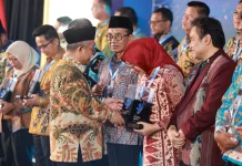 Mendikdasmen Beri Dua Penghargaan untuk Banyuwangi