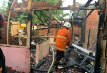 Kebakaran Hanguskan Dua Rumah di Kota Kulon Bondowoso