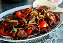 Warga Jember Olah Daging Kurban Jadi Sapi Lada Hitam